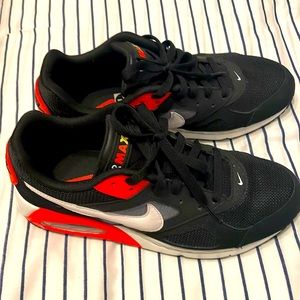 Nike Men's Air Max IVO